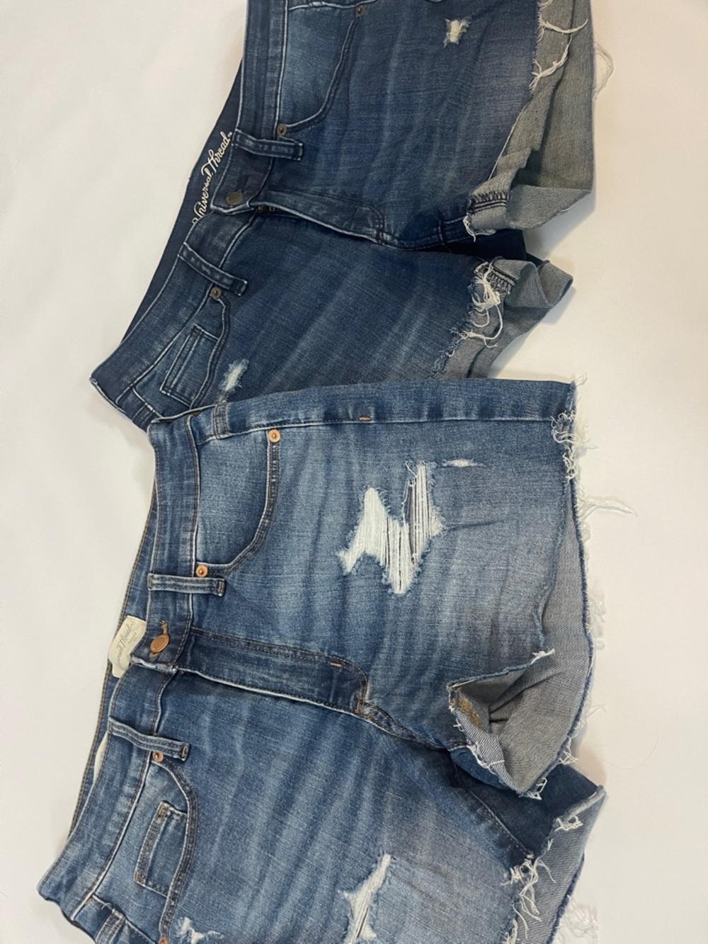 Universal Thread Women Distressed Denim Shorts 2pair 8/29 high rise midi stretch